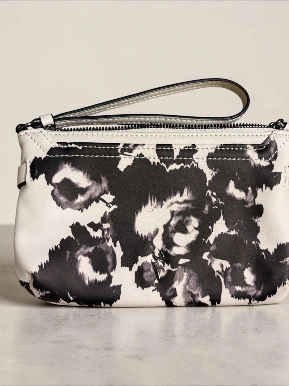 Simply Vera Vera Wang Black and White Floral Wristlet
